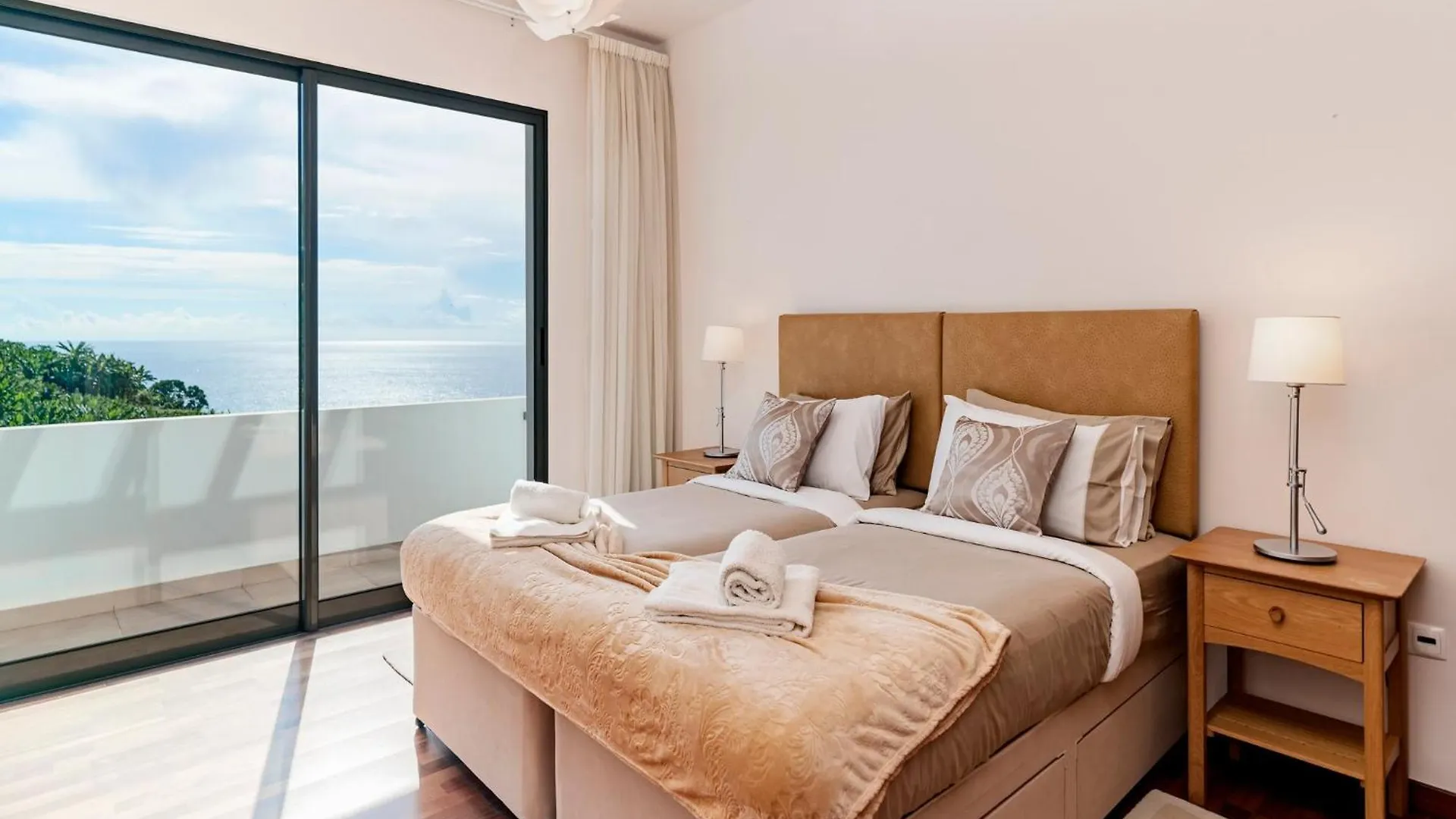 Extravagant Calheta Villa The Designhouse 4 Bedrooms Stunning Sea Views Contemporary Build Arco da Calheta  Portugal