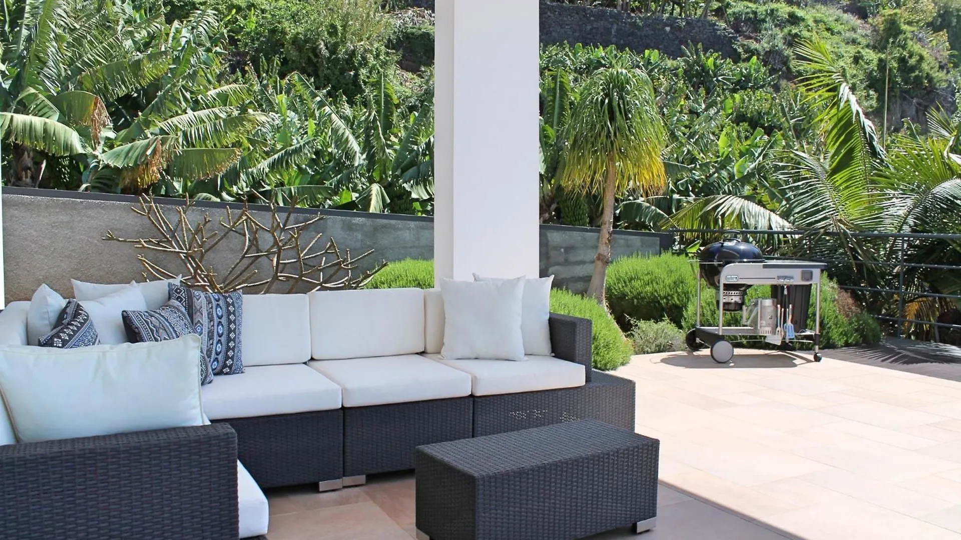 Extravagant Calheta Villa The Designhouse 4 Bedrooms Stunning Sea Views Contemporary Build Arco da Calheta  0*, Arco da Calheta (Madeira)